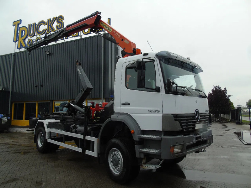 Mercedes-Benz Atego 1928 + 4x4 + PALFINGER PK11.500 + pallift + MANUAL + SPRING - Camion grue: photos 2 Mercedes-Benz Atego 1928 + 4x4 + PALFINGER PK11.500 + pallift + MANUAL + SPRING - Camion grue: photos 2
