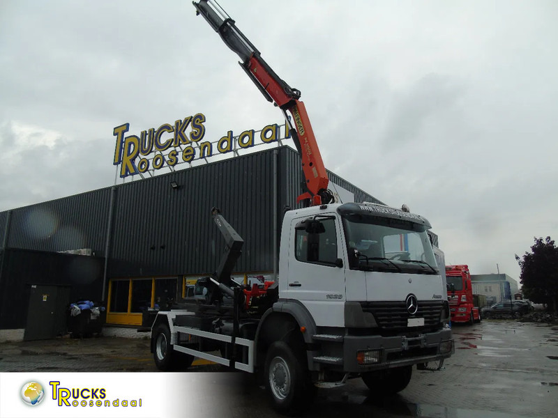 Mercedes-Benz Atego 1928 + 4x4 + PALFINGER PK11.500 + pallift + MANUAL + SPRING - Camion grue: photos 1 Mercedes-Benz Atego 1928 + 4x4 + PALFINGER PK11.500 + pallift + MANUAL + SPRING - Camion grue: photos 1