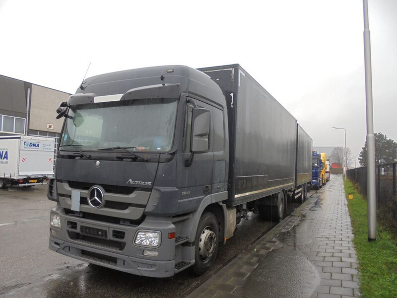 Renders RMAC 9.9 + 2 AXLE + Combi - Remorque fourgon: photos 4 Renders RMAC 9.9 + 2 AXLE + Combi - Remorque fourgon: photos 4