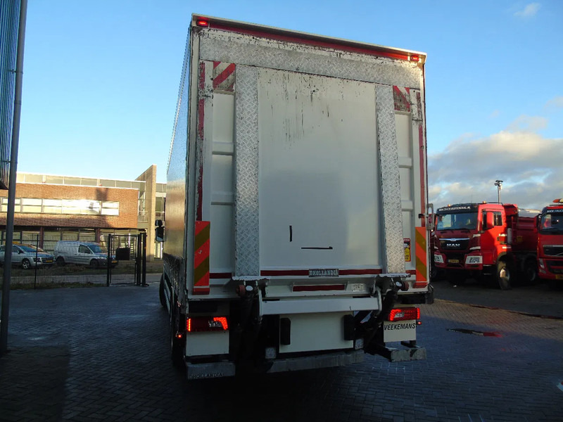 Scania P 370 + LIFT + EURO 6 + 19T - Camion à rideaux coulissants: photos 5 Scania P 370 + LIFT + EURO 6 + 19T - Camion à rideaux coulissants: photos 5