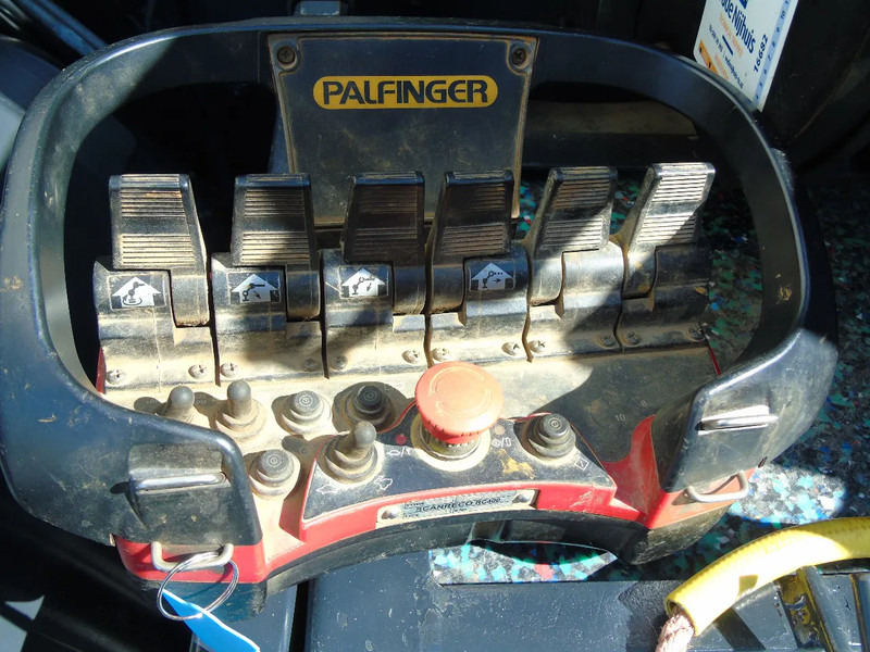 Scania P 380 + PALFINGER PK18.500 5x EXTENTION + 6X2 + STEERING AXLE + REMOTE - Camion grue: photos 5 Scania P 380 + PALFINGER PK18.500 5x EXTENTION + 6X2 + STEERING AXLE + REMOTE - Camion grue: photos 5