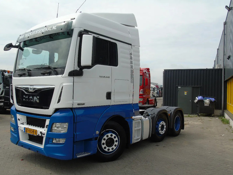 MAN TGX 18.440 + EURO 6 + 6X2 - Tracteur routier: photos 3 MAN TGX 18.440 + EURO 6 + 6X2 - Tracteur routier: photos 3