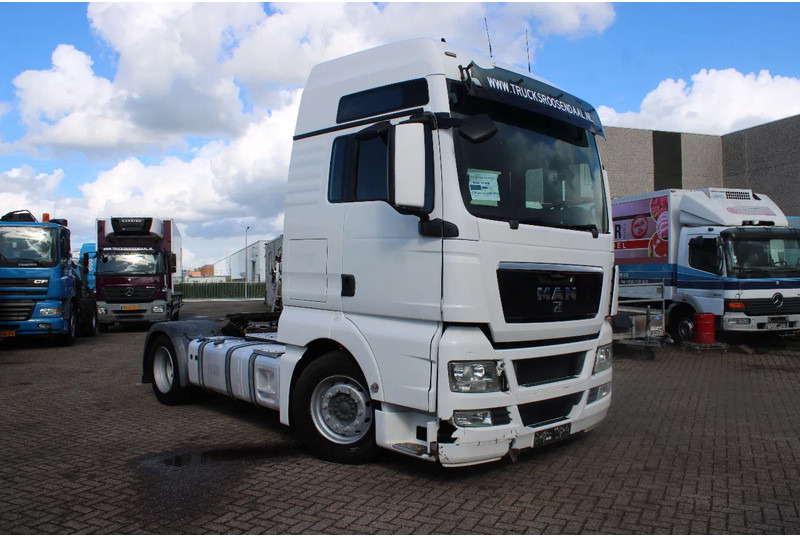 MAN TGX 18.440 + euro 5 + XXL + mega - Tracteur routier: photos 2 MAN TGX 18.440 + euro 5 + XXL + mega - Tracteur routier: photos 2
