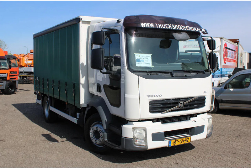 Volvo FL 12 .240 + LIFT + MANUAL - Camion à rideaux coulissants: photos 2 Volvo FL 12 .240 + LIFT + MANUAL - Camion à rideaux coulissants: photos 2