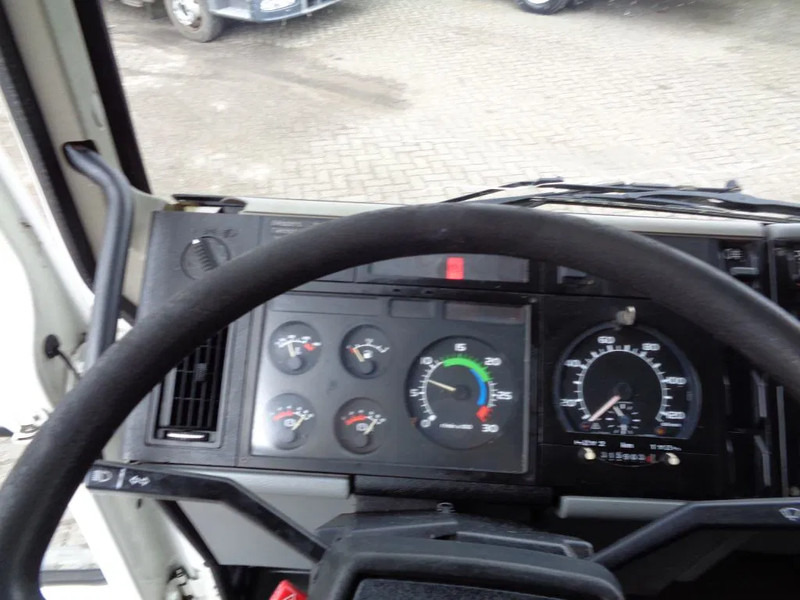 Volvo FLC + Manual + Horse transport - Camion chevaux: photos 5 Volvo FLC + Manual + Horse transport - Camion chevaux: photos 5