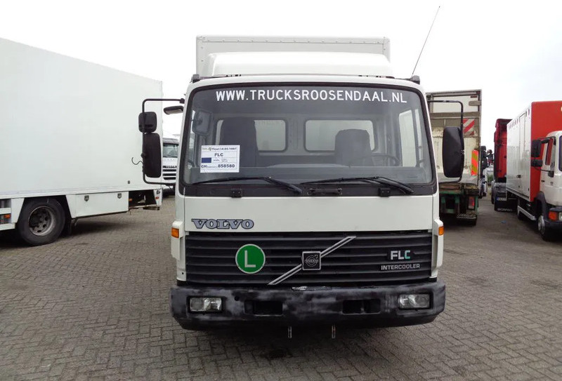 Volvo FLC + Manual + Horse transport - Camion chevaux: photos 2 Volvo FLC + Manual + Horse transport - Camion chevaux: photos 2