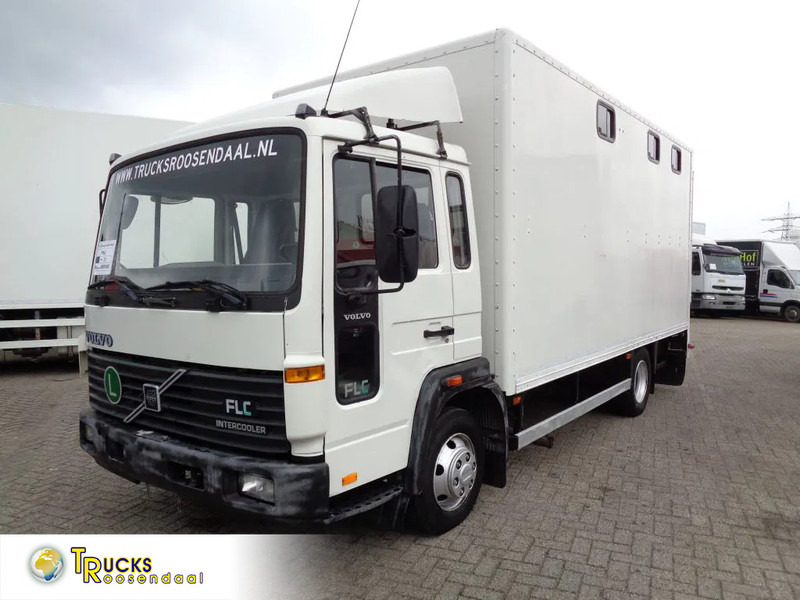 Volvo FLC + Manual + Horse transport - Camion chevaux: photos 1 Volvo FLC + Manual + Horse transport - Camion chevaux: photos 1