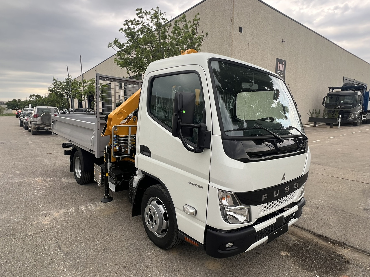 FUSO 35 3S - Camion grue: photos 3 FUSO 35 3S - Camion grue: photos 3