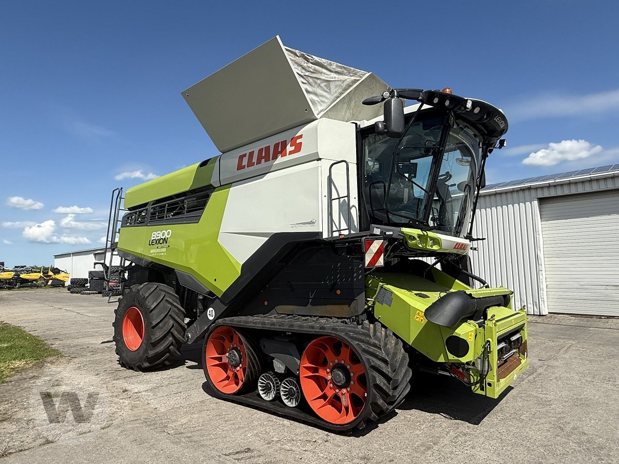 CLAAS Lexion 8900 TT - Moissonneuse-batteuse: photos 1 CLAAS Lexion 8900 TT - Moissonneuse-batteuse: photos 1