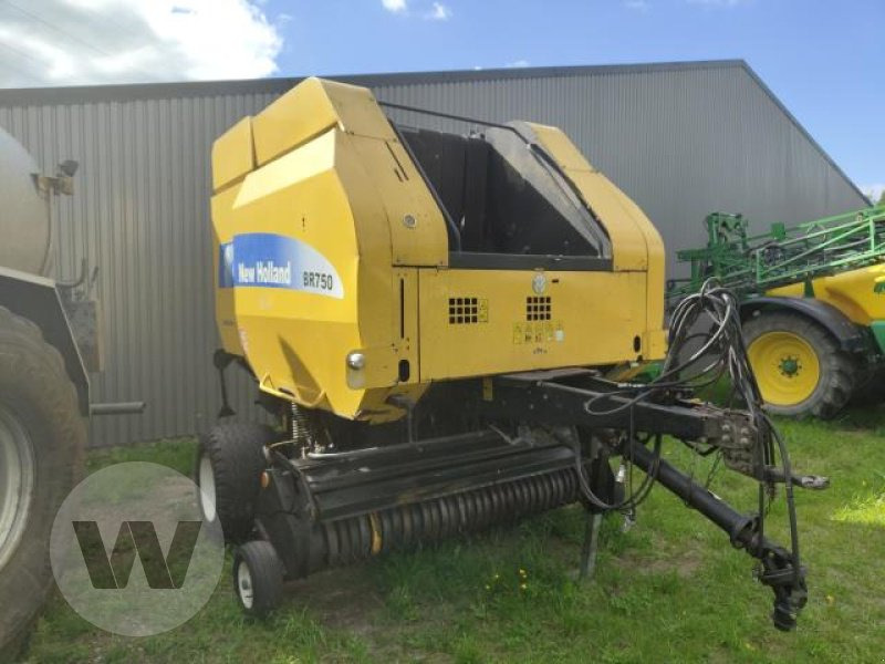 New Holland BR 750 - Presse à balles rondes: photos 1 New Holland BR 750 - Presse à balles rondes: photos 1