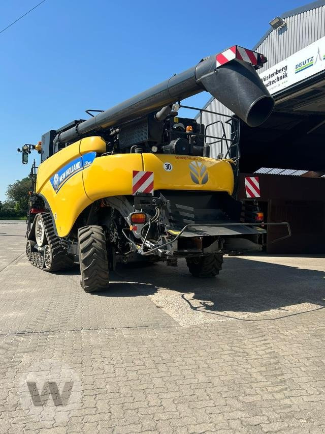 New Holland CR 9090 - Moissonneuse-batteuse: photos 4 New Holland CR 9090 - Moissonneuse-batteuse: photos 4