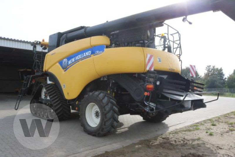 New Holland CR 9090 SCR - Moissonneuse-batteuse: photos 2 New Holland CR 9090 SCR - Moissonneuse-batteuse: photos 2