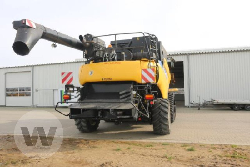 New Holland CR 9090 SCR - Moissonneuse-batteuse: photos 4 New Holland CR 9090 SCR - Moissonneuse-batteuse: photos 4