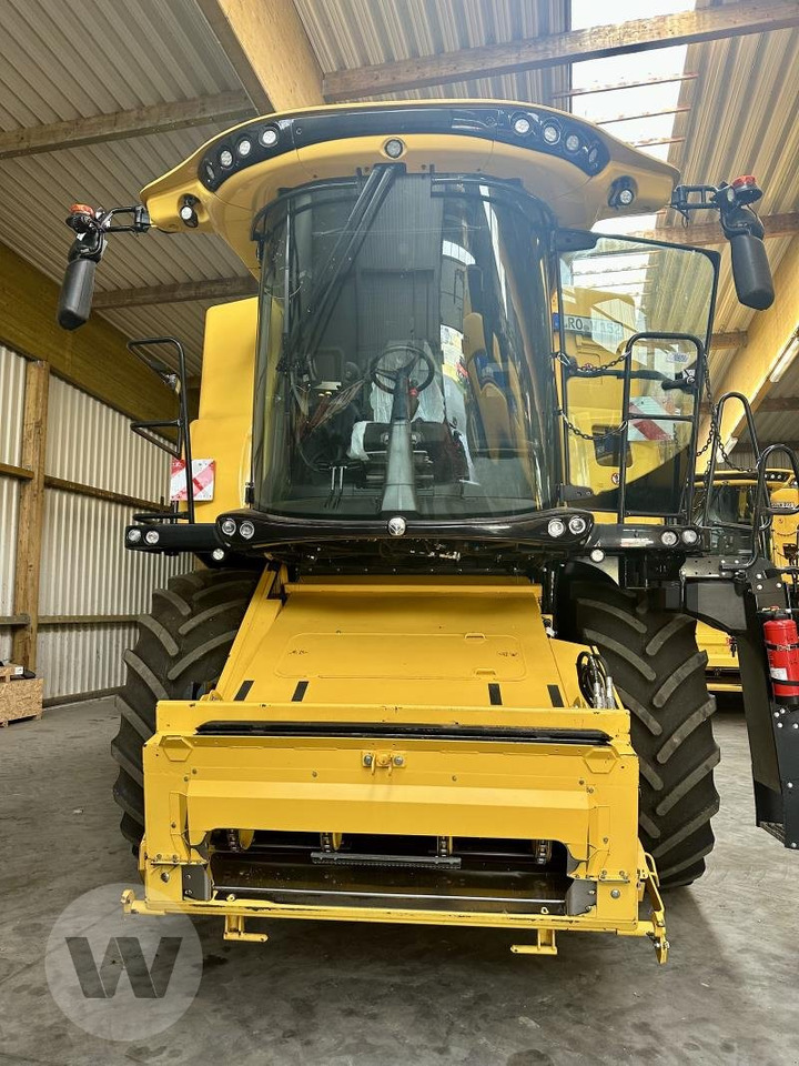 New Holland CX 8.90 - Moissonneuse-batteuse: photos 4 New Holland CX 8.90 - Moissonneuse-batteuse: photos 4