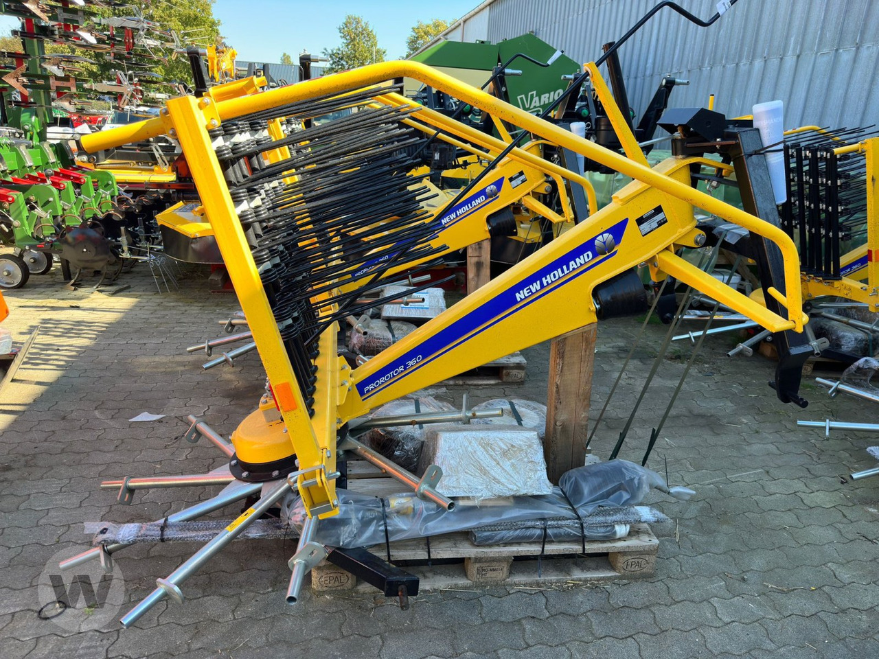 New Holland Prorotor 360 - Faneuse: photos 1 New Holland Prorotor 360 - Faneuse: photos 1