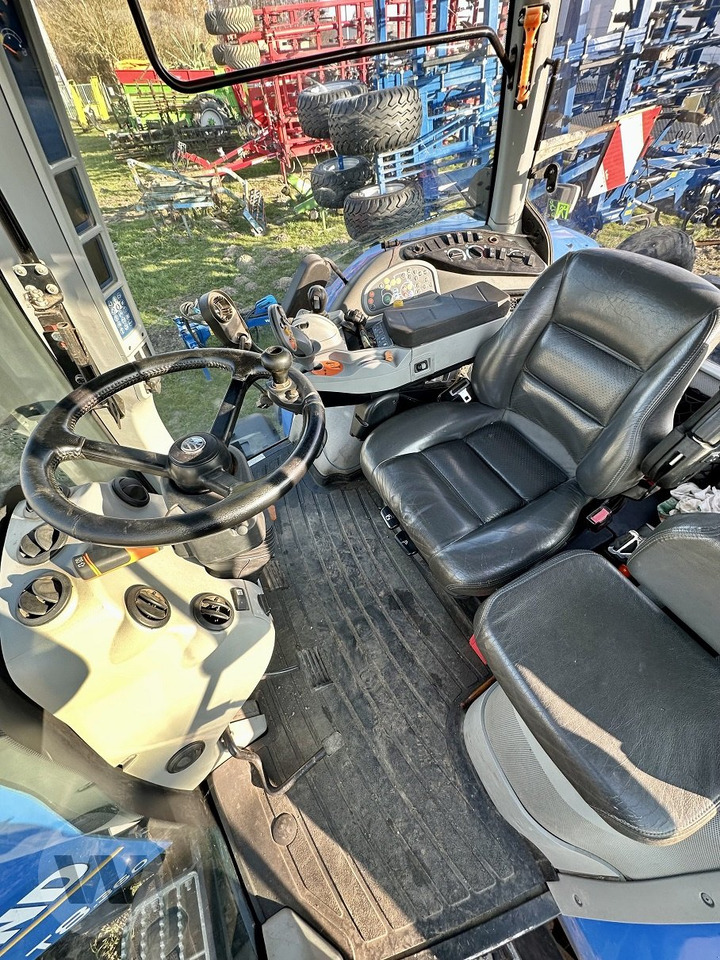 Tracteur agricole New Holland T 8.360: photos 8 Tracteur agricole New Holland T 8.360: photos 8