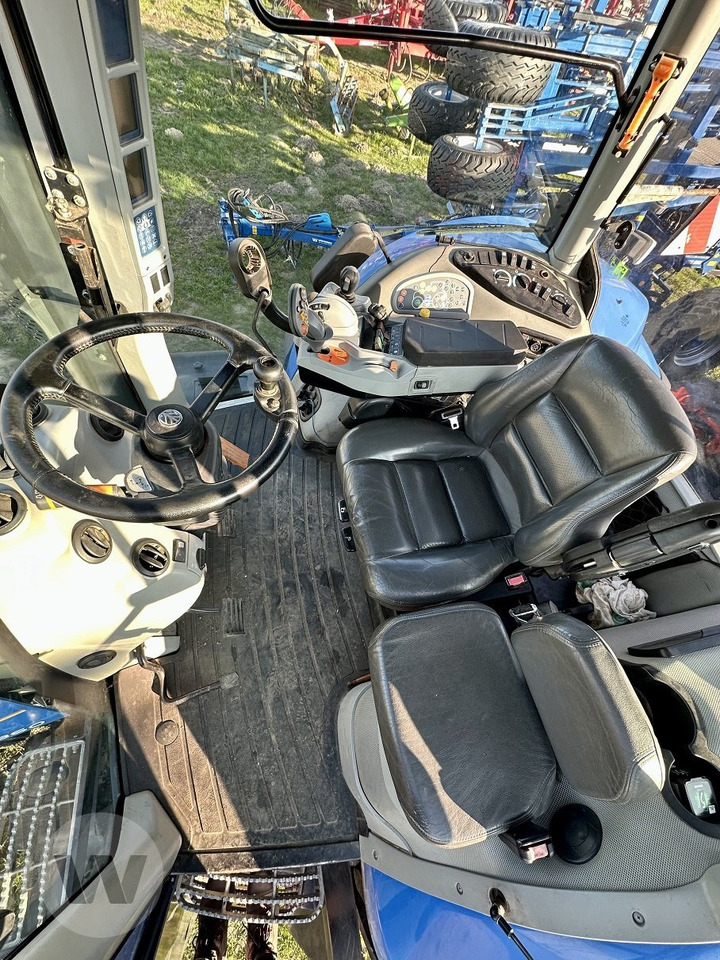 Tracteur agricole New Holland T 8.360: photos 7 Tracteur agricole New Holland T 8.360: photos 7