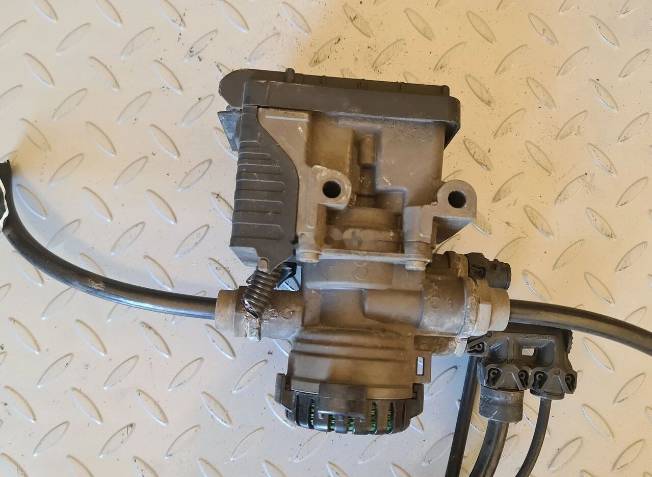 Knorr-Bremse 21114974 K029246 VOLVO FH4 FM4 RENAULT RANGE T truck - Valve de frein pour Camion: photos 1 Knorr-Bremse 21114974 K029246 VOLVO FH4 FM4 RENAULT RANGE T truck - Valve de frein pour Camion: photos 1