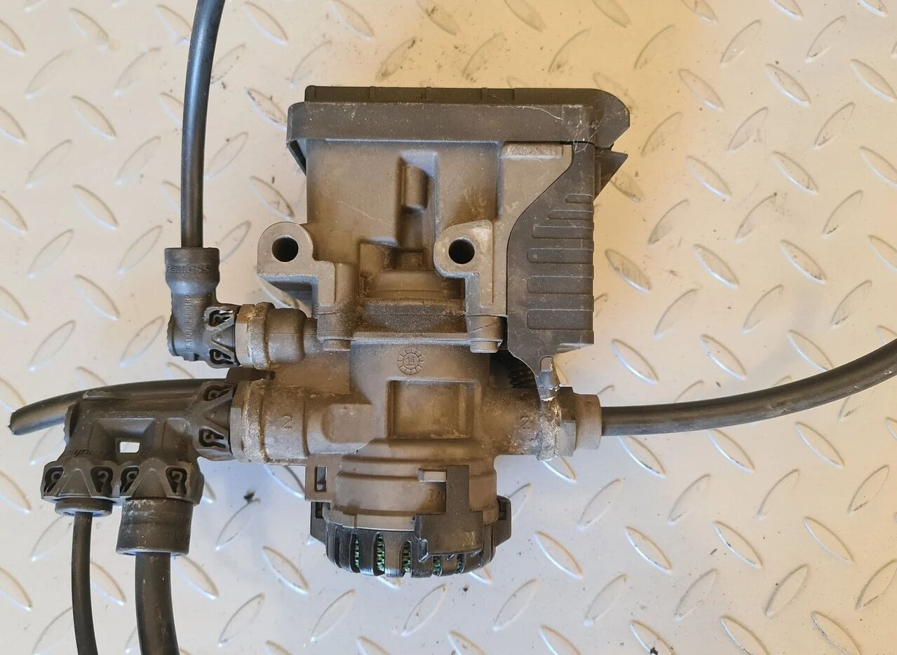 Knorr-Bremse 21114974 K029246 VOLVO FH4 FM4 RENAULT RANGE T truck - Valve de frein pour Camion: photos 3 Knorr-Bremse 21114974 K029246 VOLVO FH4 FM4 RENAULT RANGE T truck - Valve de frein pour Camion: photos 3