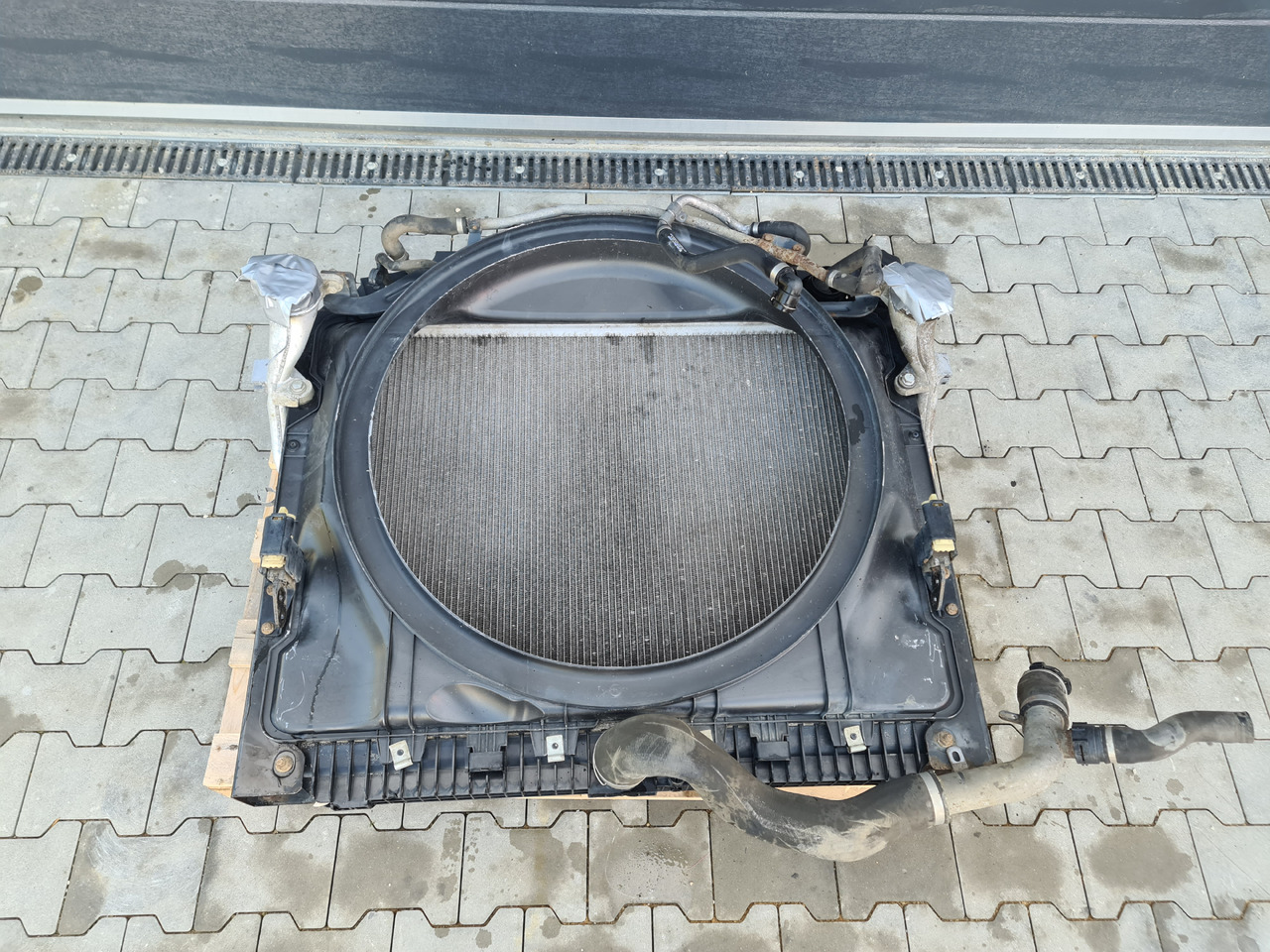 MERCEDES ATEGO ANTOS / EURO 6 / COOLER SET / INTERCOOLER / WATER COOLER / WORLDWIDE DELIVERY - Radiateur: photos 1 MERCEDES ATEGO ANTOS / EURO 6 / COOLER SET / INTERCOOLER / WATER COOLER / WORLDWIDE DELIVERY - Radiateur: photos 1