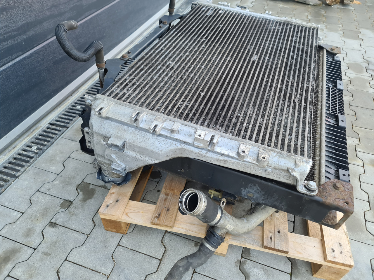 MERCEDES ATEGO ANTOS / EURO 6 / COOLER SET / INTERCOOLER / WATER COOLER / WORLDWIDE DELIVERY - Radiateur: photos 4 MERCEDES ATEGO ANTOS / EURO 6 / COOLER SET / INTERCOOLER / WATER COOLER / WORLDWIDE DELIVERY - Radiateur: photos 4