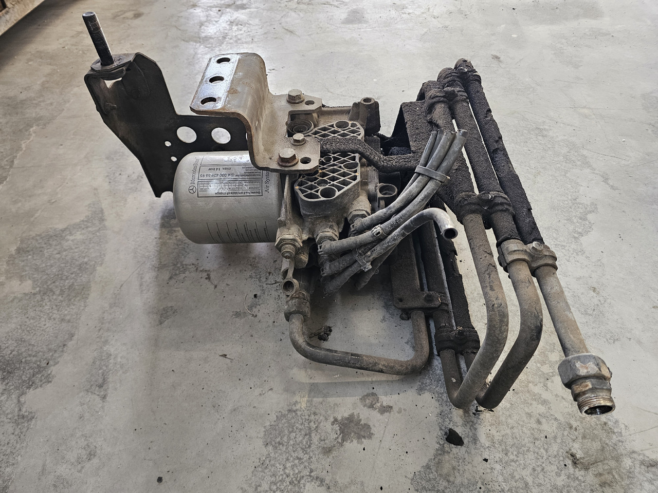 MERCEDES-BENZ ACTROS MP4 EURO 6 / AIR DRYIER / A0014460364 / K078214 - Valve de frein: photos 4 MERCEDES-BENZ ACTROS MP4 EURO 6 / AIR DRYIER / A0014460364 / K078214 - Valve de frein: photos 4