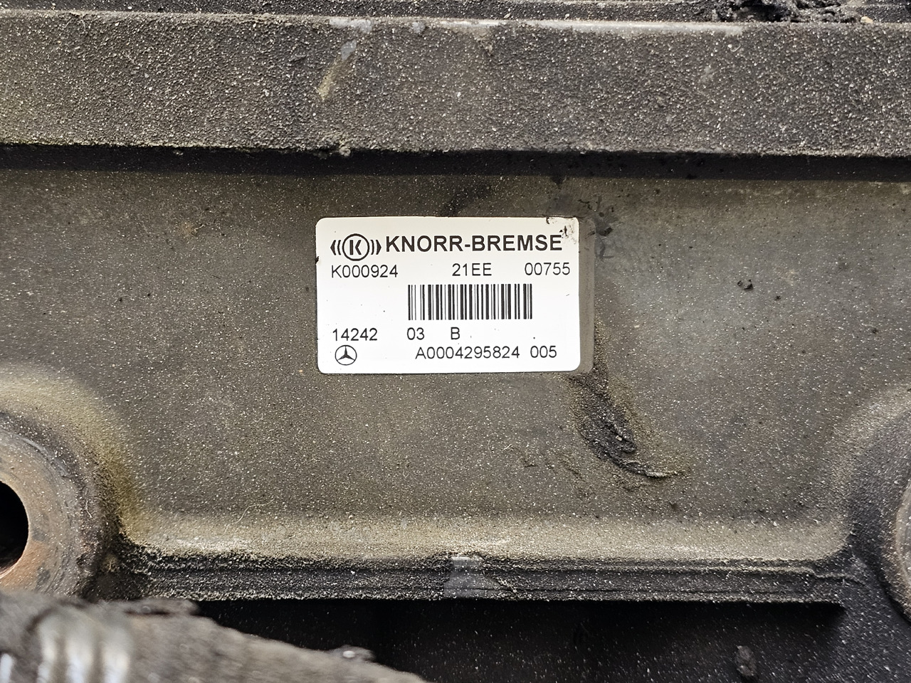 MERCEDES-BENZ ACTROS MP4 / REAR EBS VALVE / A0004295824 / K000924 - Valve de frein: photos 2 MERCEDES-BENZ ACTROS MP4 / REAR EBS VALVE / A0004295824 / K000924 - Valve de frein: photos 2
