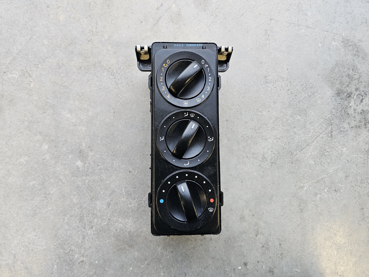 MERCEDES-BENZ ATEGO EURO 6 / HEATER PANEL / A9678200197 - Chauffage/ Ventilation: photos 2 MERCEDES-BENZ ATEGO EURO 6 / HEATER PANEL / A9678200197 - Chauffage/ Ventilation: photos 2