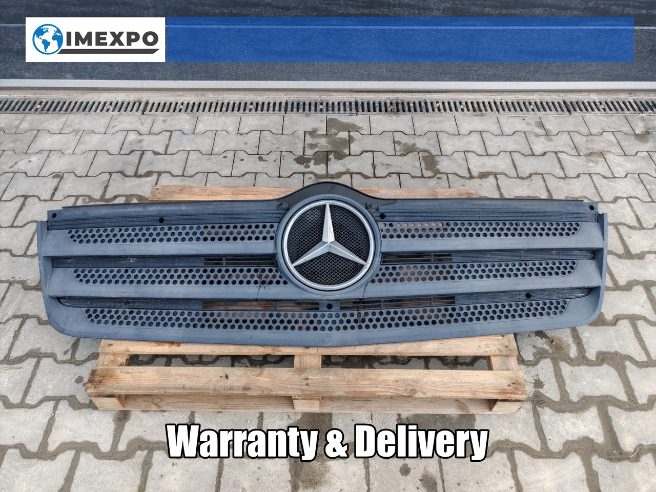 MERCEDES-BENZ ATEGO MP4 EURO 6 / FRONT GRILL - Calandre: photos 1 MERCEDES-BENZ ATEGO MP4 EURO 6 / FRONT GRILL - Calandre: photos 1