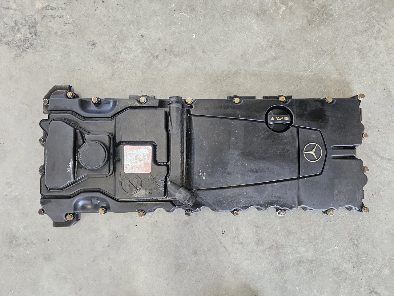 MERCEDES-BENZ ATEGO MP4 EURO 6 / OM936 / ENGINE COVER / A9360100930 - Moteur et pièces: photos 2 MERCEDES-BENZ ATEGO MP4 EURO 6 / OM936 / ENGINE COVER / A9360100930 - Moteur et pièces: photos 2