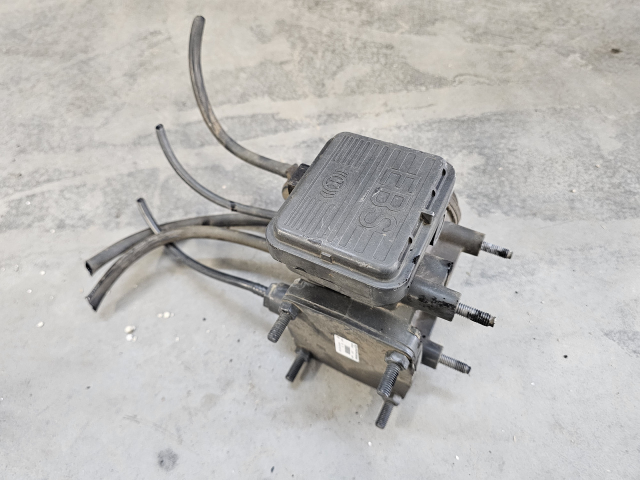 MERCEDES-BENZ MP4 / EBS VALVE / A0014311013 / K000920 - Valve de frein: photos 2 MERCEDES-BENZ MP4 / EBS VALVE / A0014311013 / K000920 - Valve de frein: photos 2