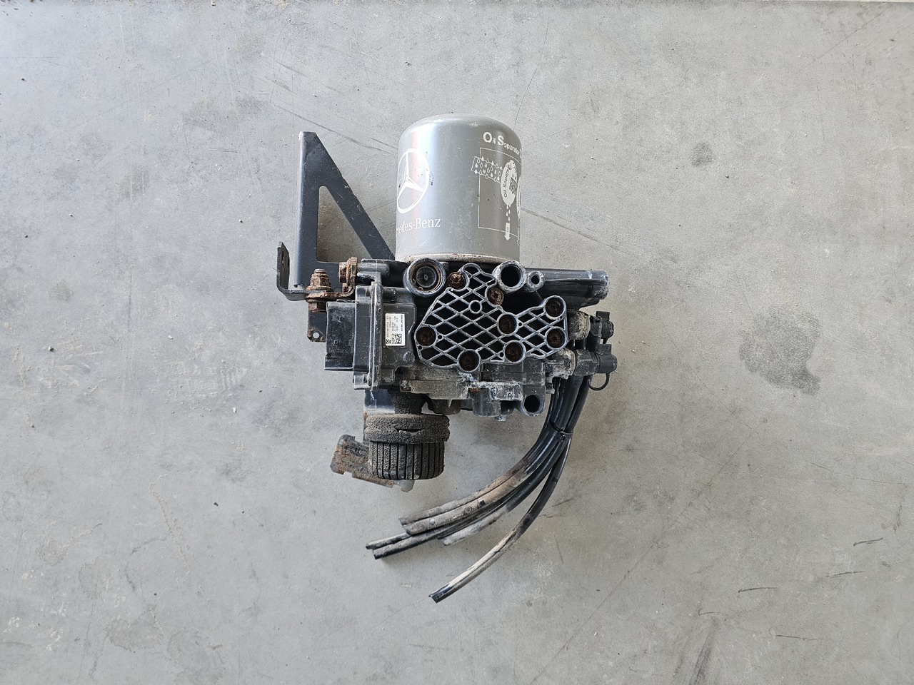 MERCEDES MP4 / AIR DRYIER / K102145 / A0014461964 - Valve de frein: photos 2 MERCEDES MP4 / AIR DRYIER / K102145 / A0014461964 - Valve de frein: photos 2