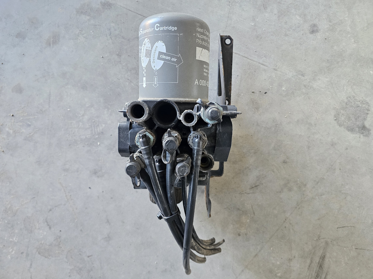 MERCEDES MP4 / AIR DRYIER / K102145 / A0014461964 - Valve de frein: photos 4 MERCEDES MP4 / AIR DRYIER / K102145 / A0014461964 - Valve de frein: photos 4