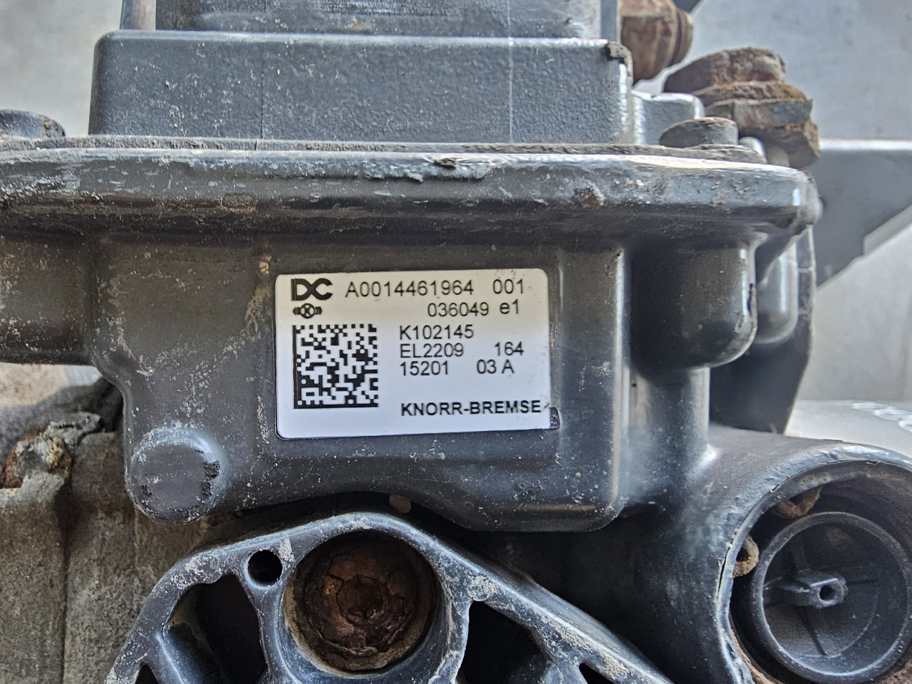 MERCEDES MP4 / AIR DRYIER / K102145 / A0014461964 - Valve de frein: photos 3 MERCEDES MP4 / AIR DRYIER / K102145 / A0014461964 - Valve de frein: photos 3