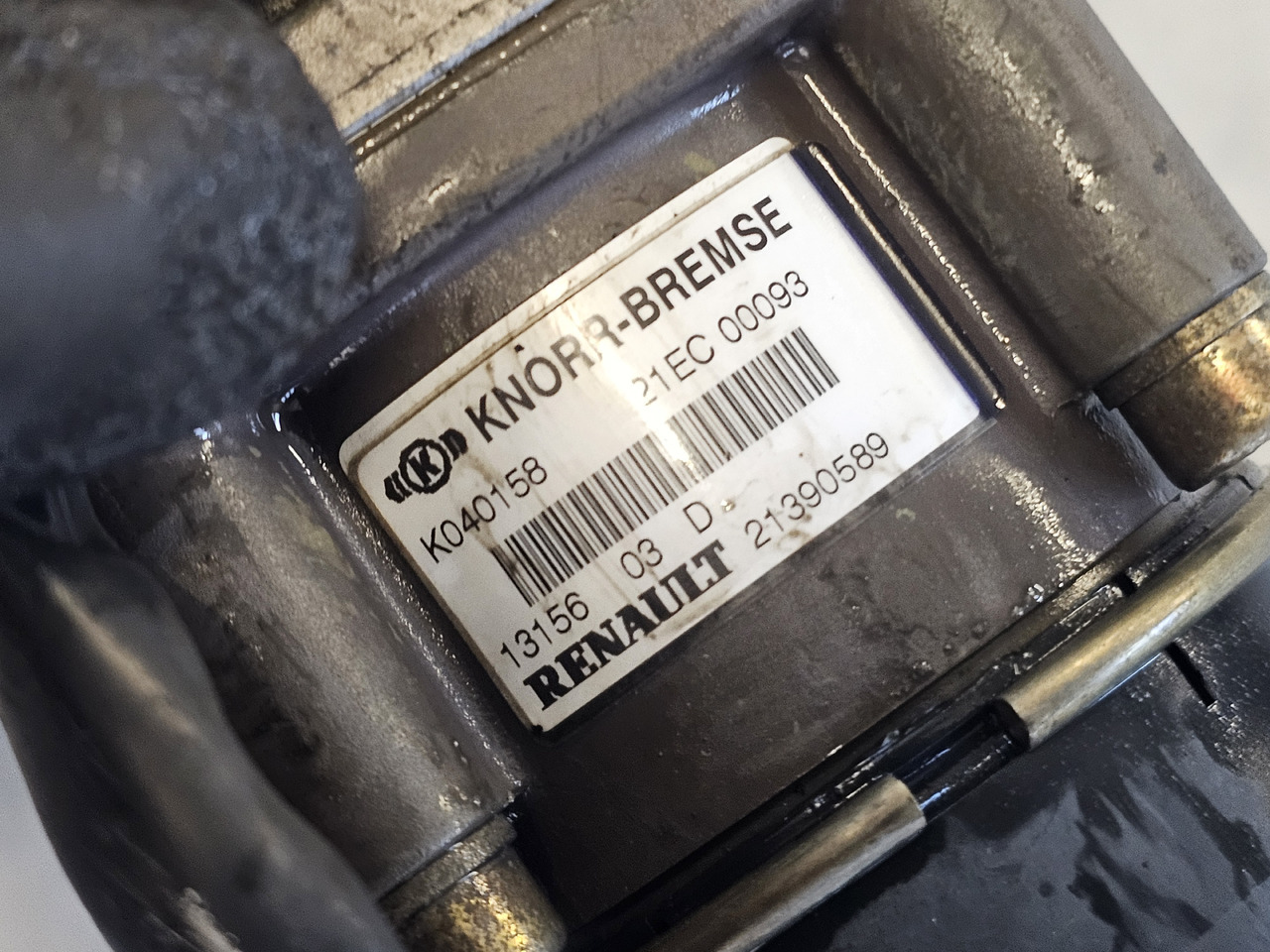 RENAULT PEDAL BRAKE VALVE / K040158 / 21390589 - Valve de frein: photos 5 RENAULT PEDAL BRAKE VALVE / K040158 / 21390589 - Valve de frein: photos 5