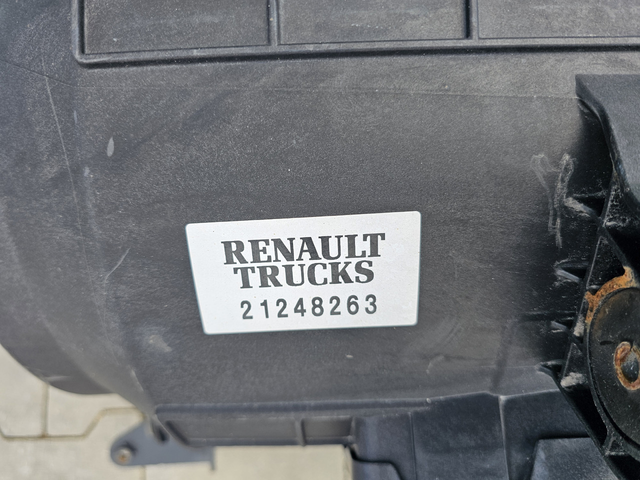 RENAULT RANGE T / AIR FILTER HOUSING / 21248263 - Filtre à air: photos 3 RENAULT RANGE T / AIR FILTER HOUSING / 21248263 - Filtre à air: photos 3