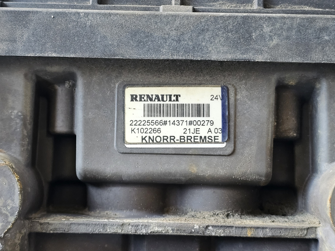RENAULT RANGE T / REAR EBS VALVE / K102266 22225566 - Valve de frein: photos 5 RENAULT RANGE T / REAR EBS VALVE / K102266 22225566 - Valve de frein: photos 5