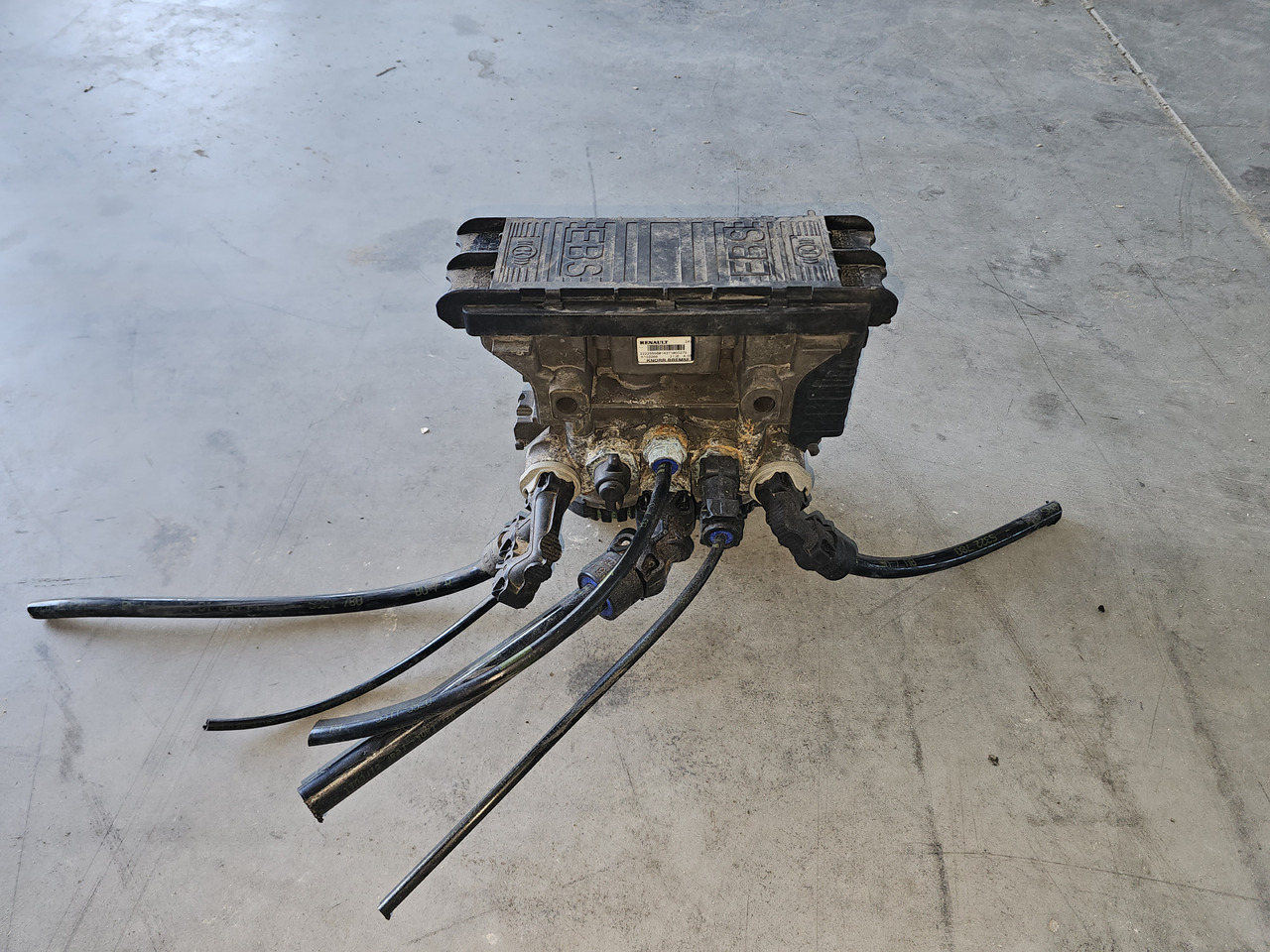 RENAULT RANGE T / REAR EBS VALVE / K102266 22225566 - Valve de frein: photos 4 RENAULT RANGE T / REAR EBS VALVE / K102266 22225566 - Valve de frein: photos 4