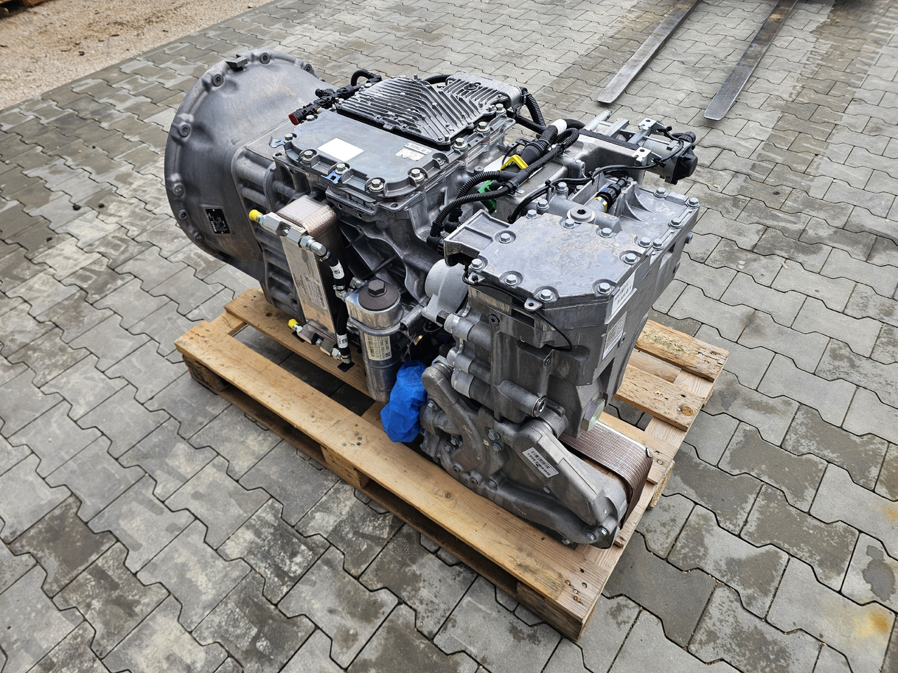 RENAULT VOLVO GEARBOX / AT2612 G TRAG-G / RETARDER / NEVER USED / WORLDWIDE DELIVERY - Boîte de vitesse: photos 5 RENAULT VOLVO GEARBOX / AT2612 G TRAG-G / RETARDER / NEVER USED / WORLDWIDE DELIVERY - Boîte de vitesse: photos 5