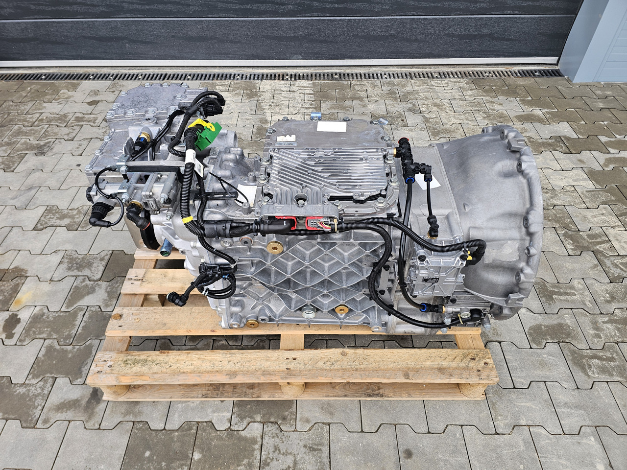 RENAULT VOLVO GEARBOX / AT2612 G TRAG-G / RETARDER / NEVER USED / WORLDWIDE DELIVERY - Boîte de vitesse: photos 2 RENAULT VOLVO GEARBOX / AT2612 G TRAG-G / RETARDER / NEVER USED / WORLDWIDE DELIVERY - Boîte de vitesse: photos 2