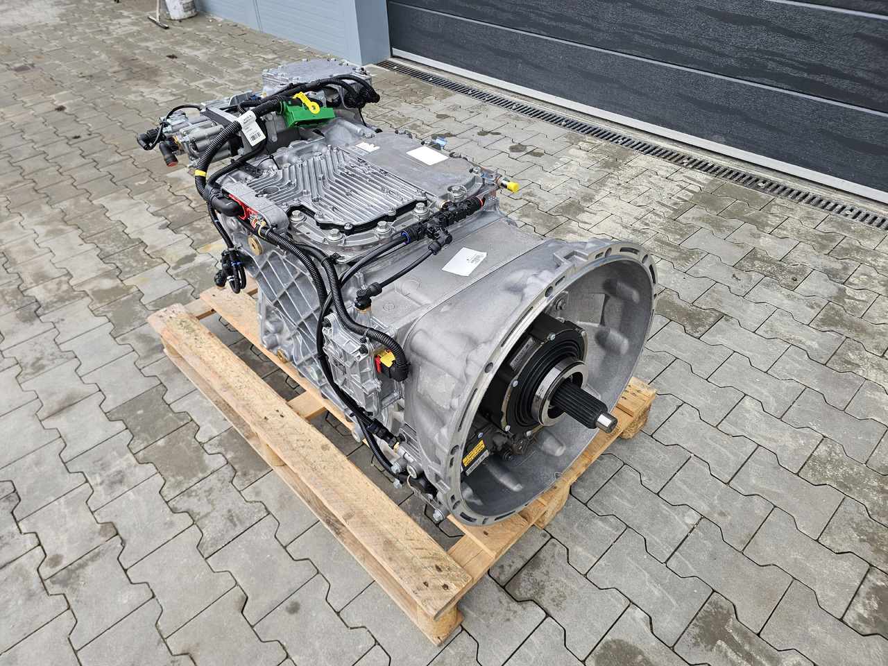 RENAULT VOLVO GEARBOX / AT2612 G TRAG-G / RETARDER / NEVER USED / WORLDWIDE DELIVERY - Boîte de vitesse: photos 3 RENAULT VOLVO GEARBOX / AT2612 G TRAG-G / RETARDER / NEVER USED / WORLDWIDE DELIVERY - Boîte de vitesse: photos 3