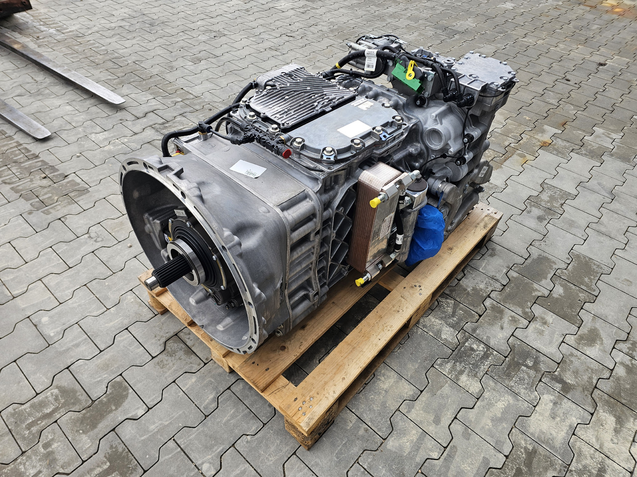 RENAULT VOLVO GEARBOX / AT2612 G TRAG-G / RETARDER / NEVER USED / WORLDWIDE DELIVERY - Boîte de vitesse: photos 4 RENAULT VOLVO GEARBOX / AT2612 G TRAG-G / RETARDER / NEVER USED / WORLDWIDE DELIVERY - Boîte de vitesse: photos 4