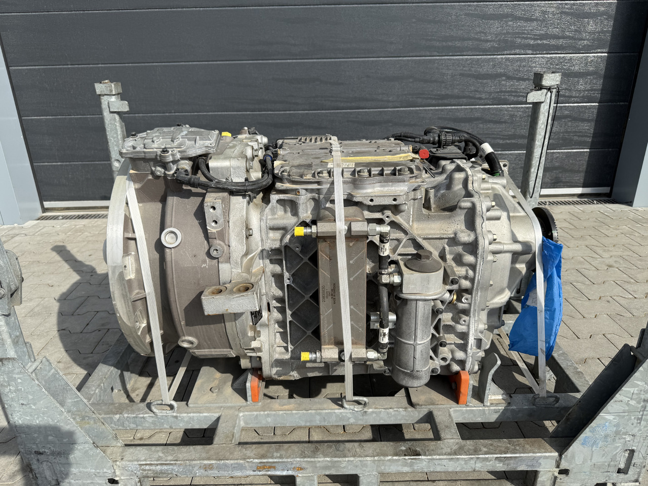 VOLVO BUS HYBRID Automatic gearbox AT2412F electric motor EMDS120 (EMD300B) / NEW - Boîte de vitesse pour Bus urbain: photos 1 VOLVO BUS HYBRID Automatic gearbox AT2412F electric motor EMDS120 (EMD300B) / NEW - Boîte de vitesse pour Bus urbain: photos 1