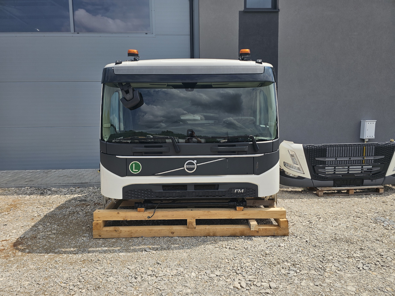VOLVO FM5 LOW ROOF / L2 H1 / COMPLETE CAB / 2022 - Cabine: photos 3 VOLVO FM5 LOW ROOF / L2 H1 / COMPLETE CAB / 2022 - Cabine: photos 3