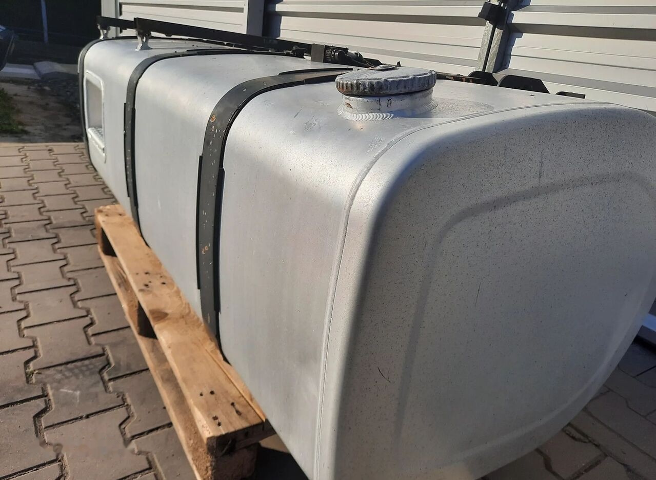 Volvo ZBIORNIK PALIWA 185CM DŁUGOŚĆ LOW DECK MEGA VOLVO FH FM FH4 RENA 20505103 Volvo truck - Réservoir de carburant pour Camion: photos 3 Volvo ZBIORNIK PALIWA 185CM DŁUGOŚĆ LOW DECK MEGA VOLVO FH FM FH4 RENA 20505103 Volvo truck - Réservoir de carburant pour Camion: photos 3