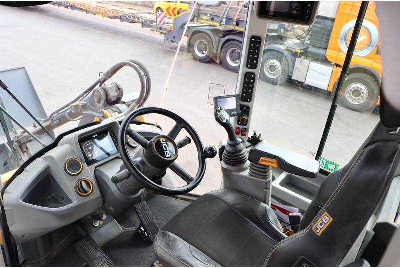 JCB 427 HT T4F - Chargeuse: photos 2 JCB 427 HT T4F - Chargeuse: photos 2