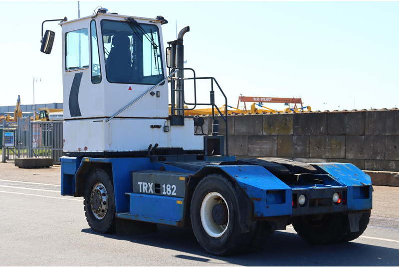 Kalmar TRX182A - Tracteur portuaire: photos 5 Kalmar TRX182A - Tracteur portuaire: photos 5