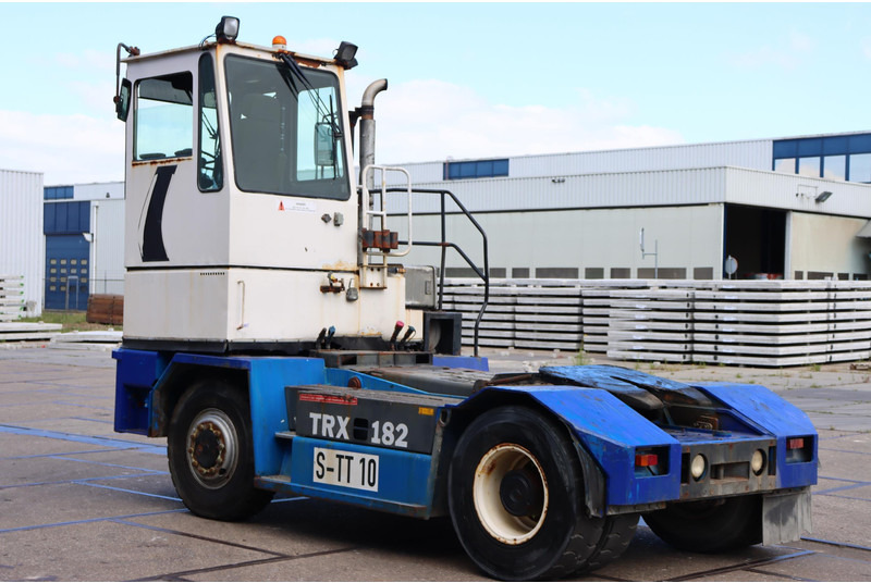 Kalmar TRX182A - Tracteur portuaire: photos 5 Kalmar TRX182A - Tracteur portuaire: photos 5