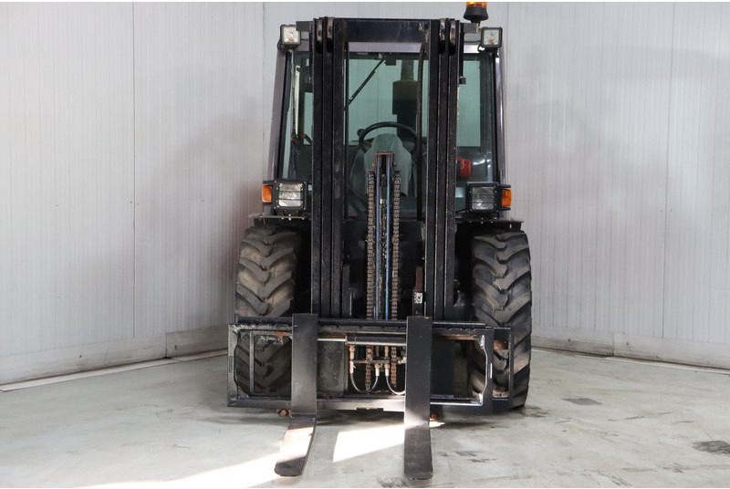 Manitou MH25-4T Buggie - Chariot élévateur diesel: photos 3 Manitou MH25-4T Buggie - Chariot élévateur diesel: photos 3