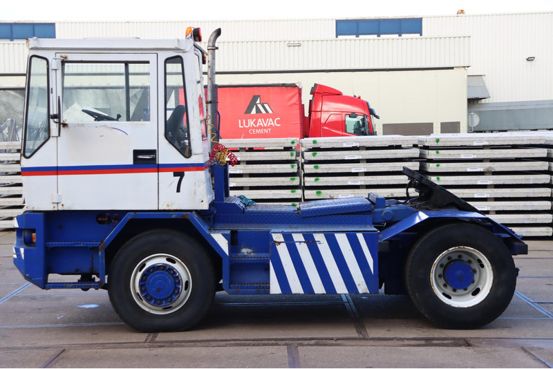 Terberg TRT89 - Tracteur portuaire: photos 4 Terberg TRT89 - Tracteur portuaire: photos 4